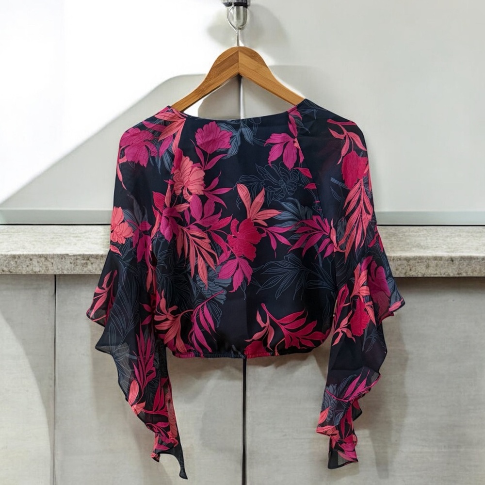 NWOT Women’s GUESS Multicolored Angel Wing Cropped Blouse - Picture 2 of 6